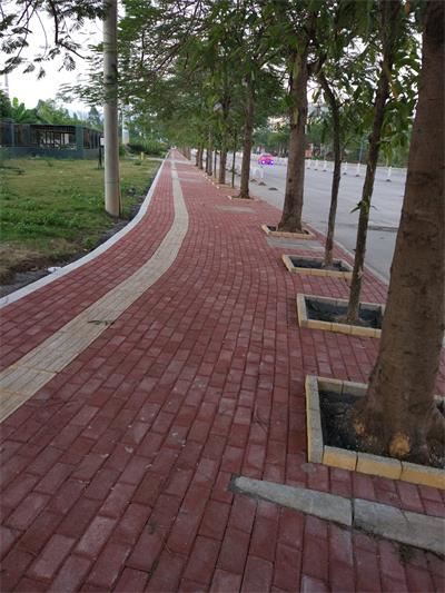 怎樣預防彩色路面磚在使用中出現(xiàn)問題？